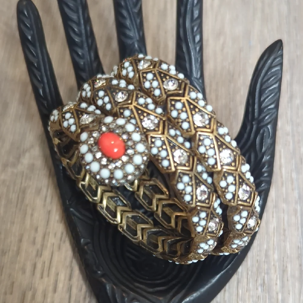 Vintage Gold and White Wrap Bracelet - Picture 3 of 11